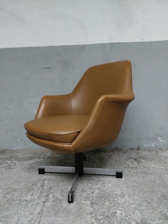 Mid-Century Swivel Chairs – Draaistoelen, Plastic (photo 4 of 39)