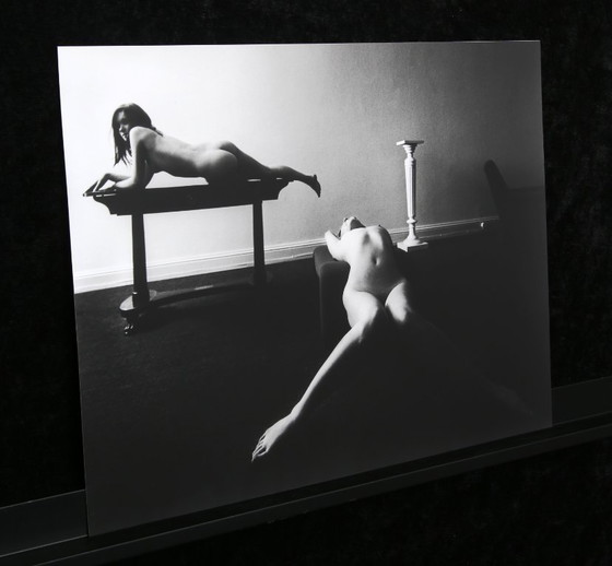 Image 1 of Székessy, Karin - Meisjes houden van stillevens - 6 originele z/w foto's - met de hand gesigneerd