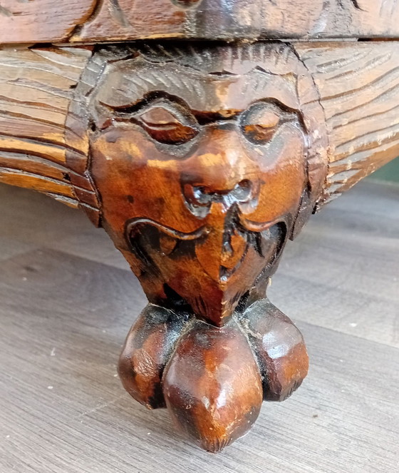 Baule cinese in canfora intagliato vintage – Armadi contenitori, Legno, Ottone (photo 12 of 15)