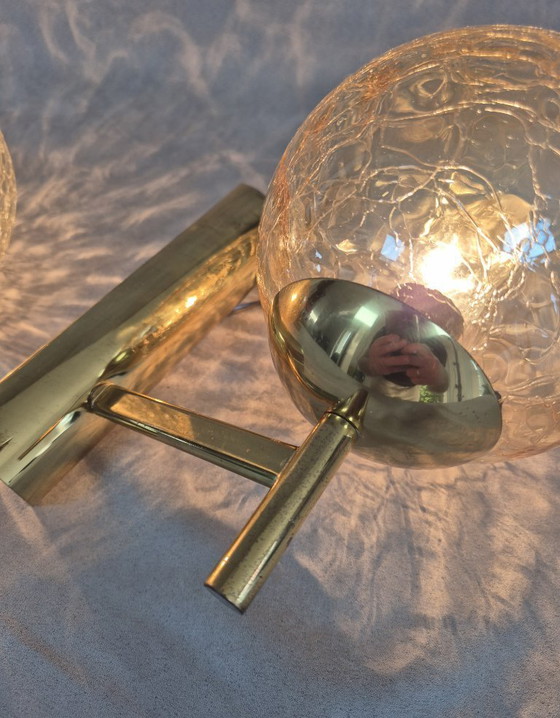 Image 1 of Set van twee Fischer 724/1 messing wandlampen met craquelé glazen bol, mid-century stijl, E14 fitting.