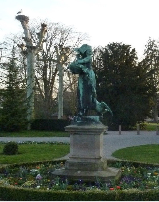 Image 1 of Albert Schultz “La ragazza delle oche” Scultura galvanica (finitura in bronzo) – Strasburgo intorno al 1900