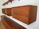 Sistema Poul Cadovius Cado di Royal Systems, unità a parete modulare in teak, design danese-scandinavo con staffe personalizzate