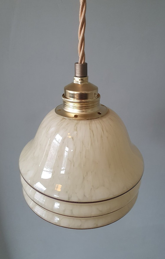 Image 1 of Vintage hanglamp - amberkleurig glas met spots en goudkleurige biezen.