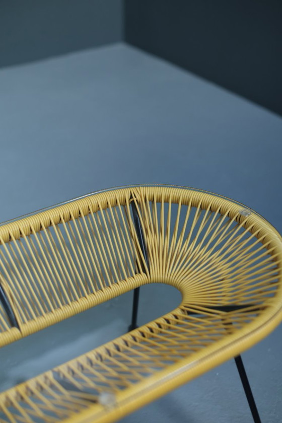 Image 1 of Mesa de centro amarilla