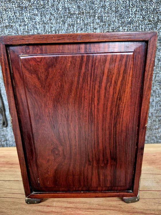 Image 1 of Antico portagioie cinese in palissandro con accessori in ottone