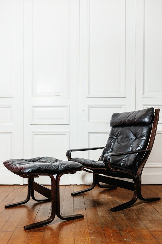 Image 1 of Siesta fauteuil en zwarte leren voetenbank van Ingmar Relling voor Westnofa, Noorwegen, jaren 60.