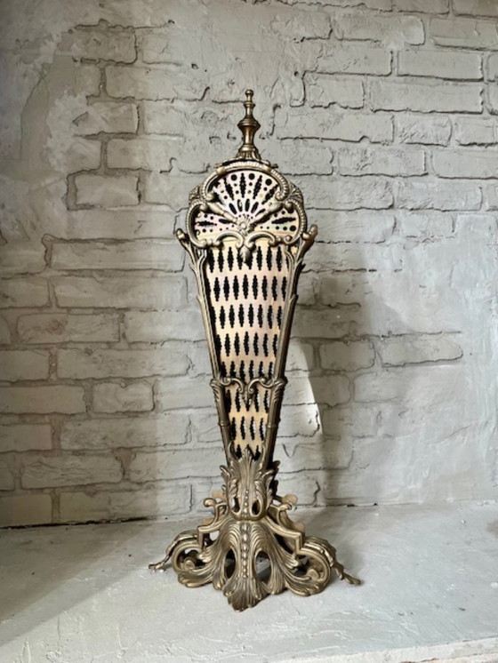 Image 1 of Parascintille in ottone vintage – stile Hollywood Regency, a forma di ventaglio e riccamente decorato