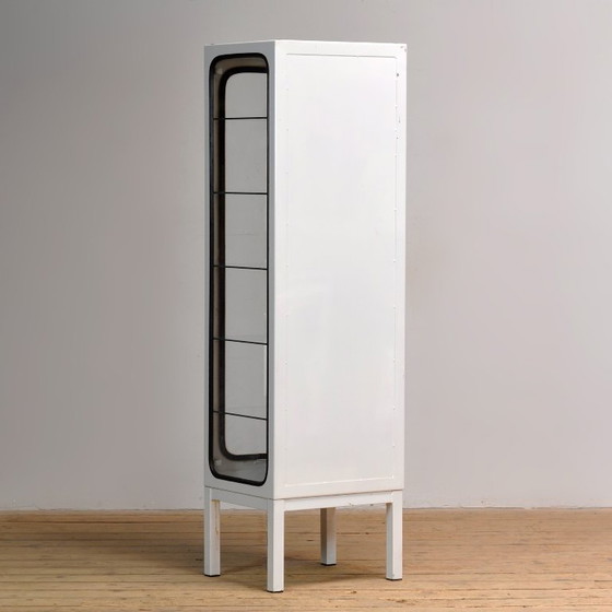 Image 1 of Armoire médicale vintage, années 1970