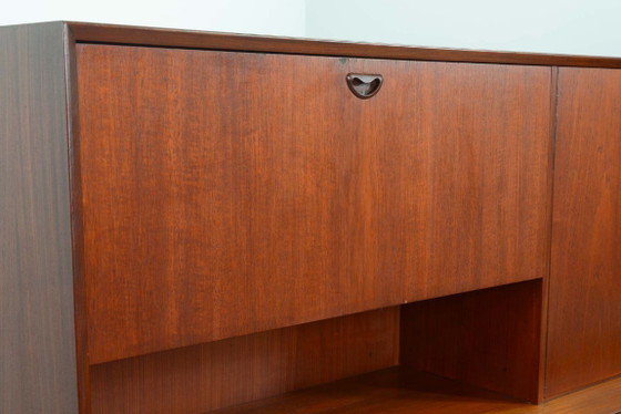 Louis Van Teeffelen Design: Hohes Sideboard aus Teakholz für Webe mit Keramikfliesen von Ravelli. (photo 8 of 22)