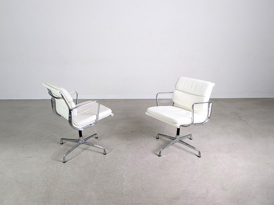 Image 1 of 2x Original Vitra EA 208 Soft Pad Weiß Leder Stuhl Charles Eames