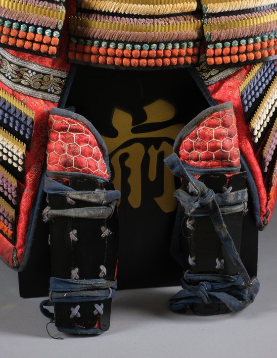 Image 1 of réplique d'armure japonaise en laque noire