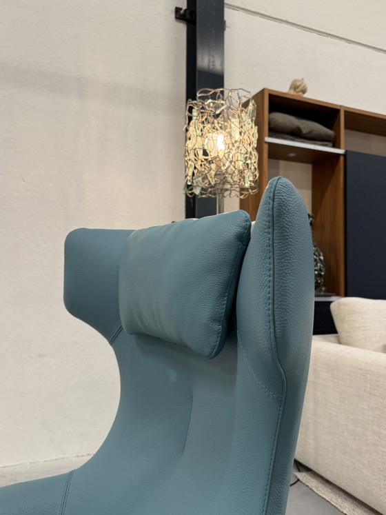Image 1 of Poltrona Leolux Caruzzo plus con poggiapiedi in pelle blu