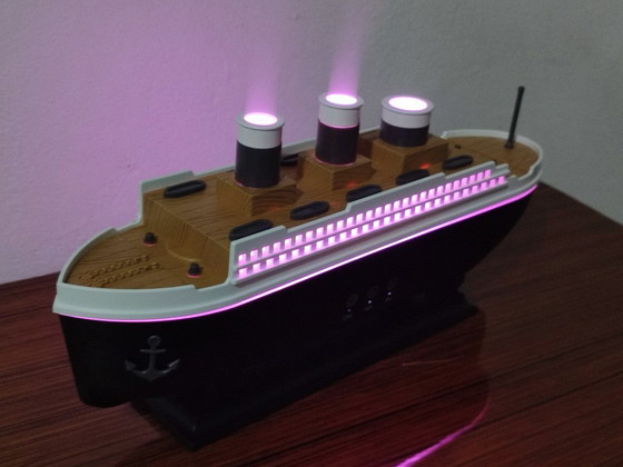 Image 1 of Luftbefeuchter/Lufterfrischer in Form des Schiffs Titanic, 30 cm