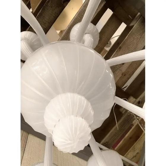 Image 1 of Lampadario monumentale contemporaneo italiano in vetro di Murano bianco a 18 bracci