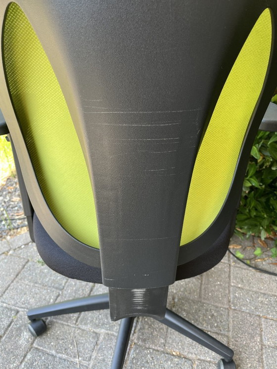 Giroflex 353 – Gebrauchter Bürostuhl mit Netzrückenlehne – Bürostühle, Metal, Plastic (photo 5 of 7)
