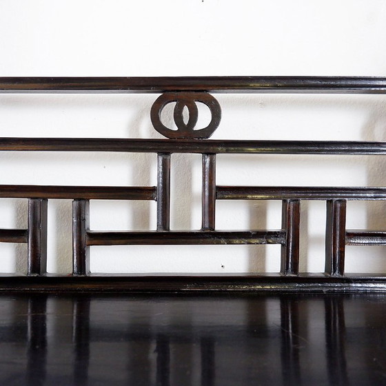 Image 1 of Vintage drielaagse Chinese boekenkast van gelakt hout - 20e eeuw