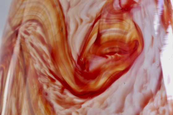 Image 1 of Drie Sfeervolle Druppelvormige Hanglampen van Rood Gemarmerd Opaline Glas