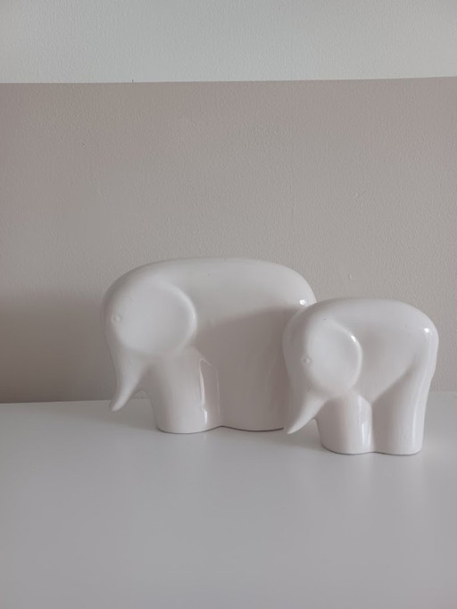 Sgrafo Style moderne. Duo d'éléphants. Vintage des années 60. Minimaliste. Céramique.