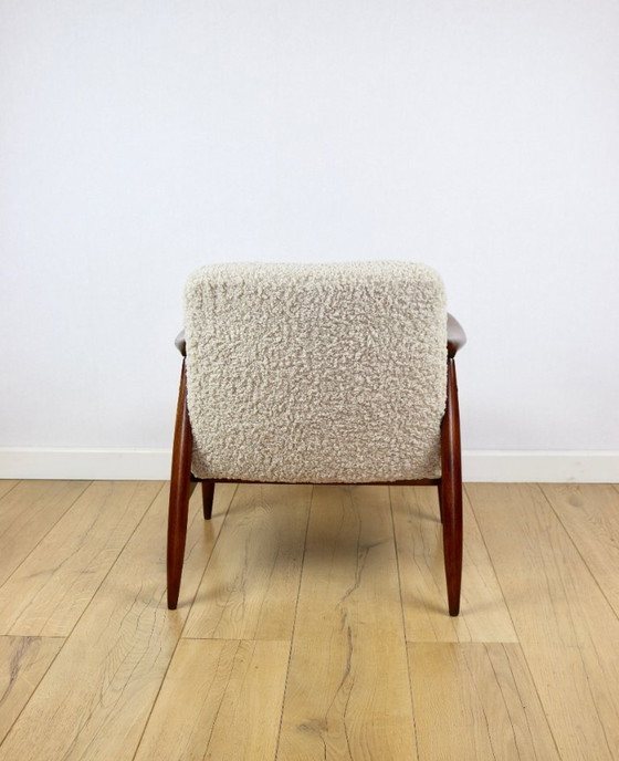 Image 1 of Poltrona vintage GFM 300-202 design J.Kedziorek Loft anni '70 vintage bouclé agnello beige - 2 pezzi disponibili