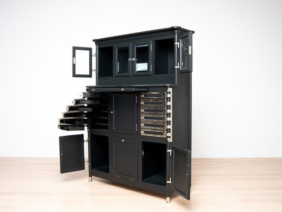 Duitse instrumentenkast voor tandartsen van Arnold Biber, Pforzheim, circa 1920. – Vitrinekasten, Wood (photo 6 of 19)