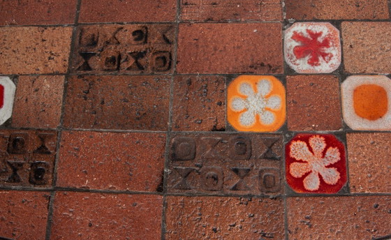 Image 1 of Tavolino da caffè in pietra lavica, ceramica e acciaio, disegnato da Jean Jaffeux nel 1960.