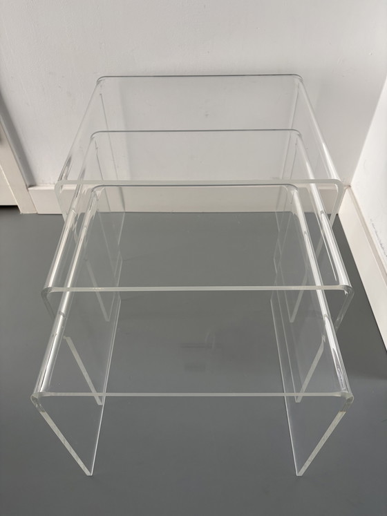 Image 1 of 3 tables d'appoint vintage en plexiglas