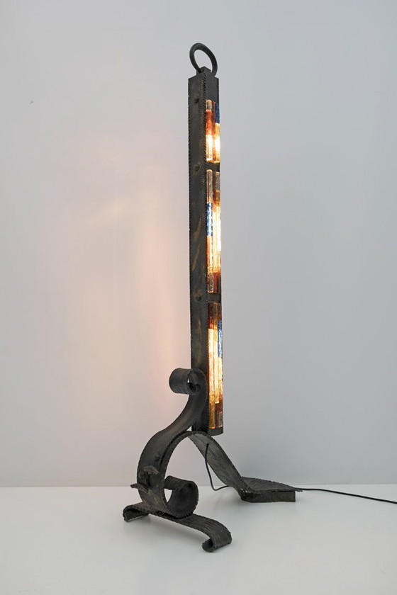 Image 1 of Poliarte Brutalistische italienische Stehleuchte aus Schmiedeeisen und farbigem Rohglas, 1960er Jahre