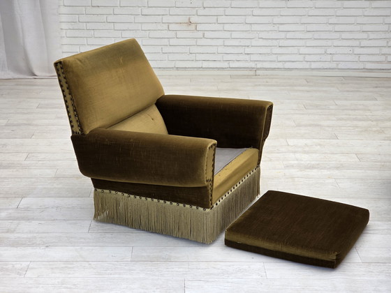 Image 1 of 1970er Jahre, Dänischer Sessel, grüner Möbelvelours, Beine aus Eschenholz.
