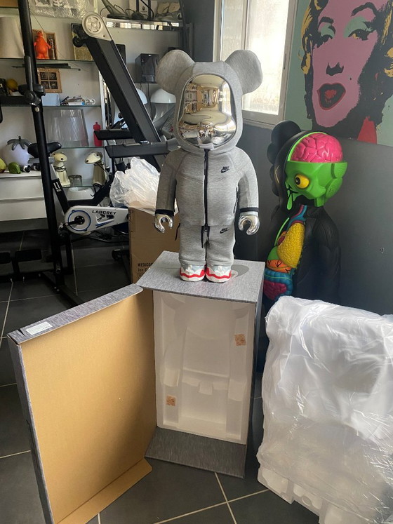 Image 1 of Bearbrick NIKE TECH FLEECE N98 1000% 70cm Edition 2023 ausverkauft MEDICOM