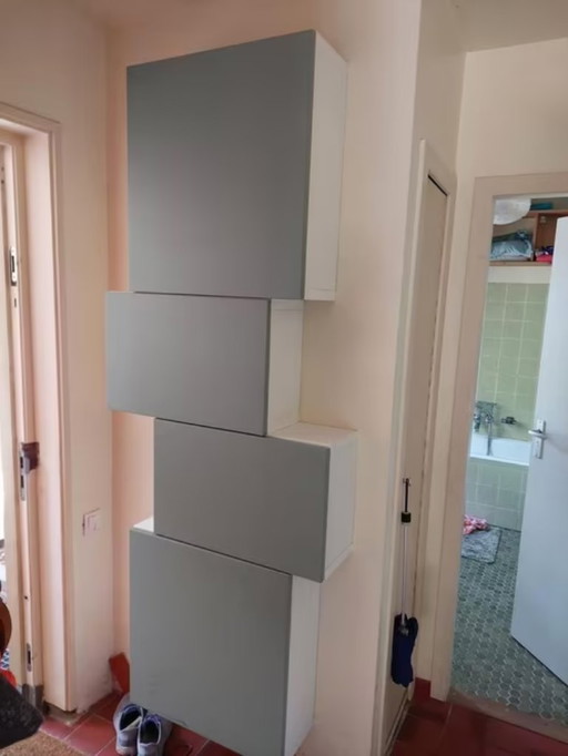 4 armadi IKEA Besta (dimensioni diverse) con ante verde giada