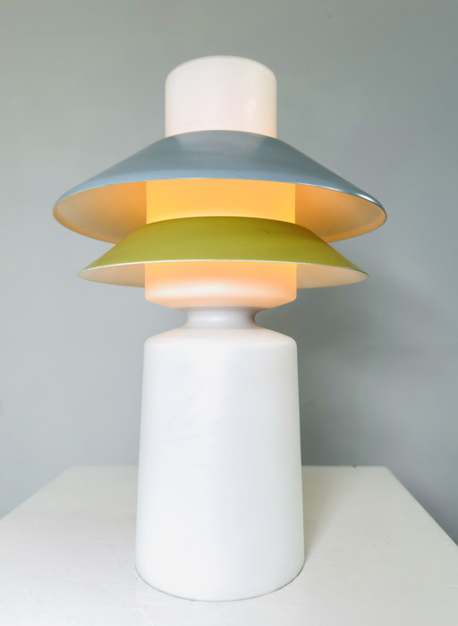 D-2044 LAMPE DE TABLE DE RAAK AMSTERDAM, PAYS-BAS, années 1950