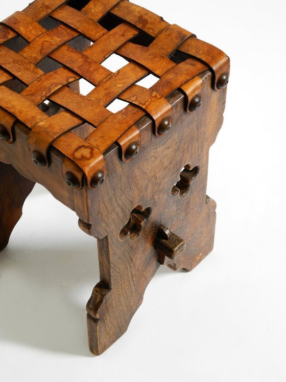 Image 1 of Bellissimo sgabello in rovere degli anni '40 con seduta realizzata con cinghie di cuoio
