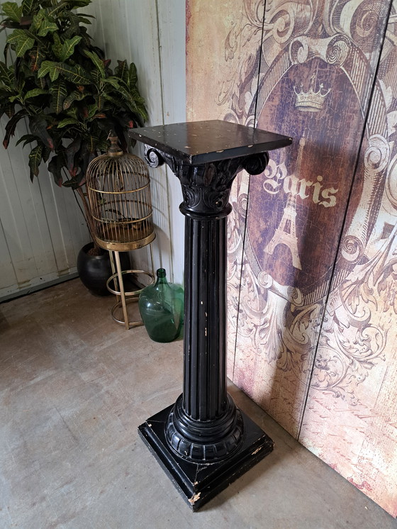 Image 1 of Estilo barroco antiguo, mesa para plantas, columna dim. 38vx38cm y 117cm de altura tablero 28x28cm....