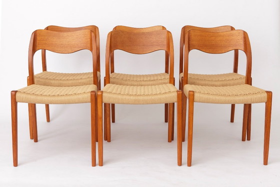 Image 1 of Set van 8 Niels Otto Møller Model 71 stoelen, Deense mid-century modern eetkamerstoelen uit de jaren 60, gemaakt van teakhout.
