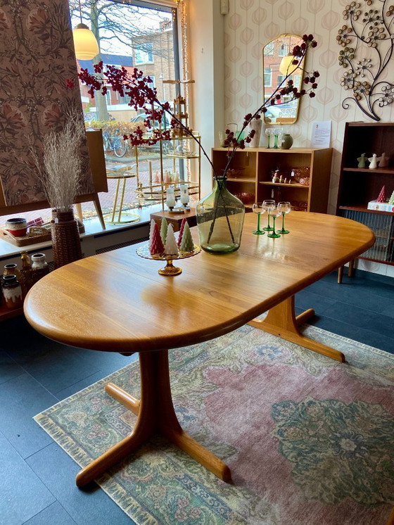 Image 1 of Vintage Danish extendable dining table made of solid teak wood