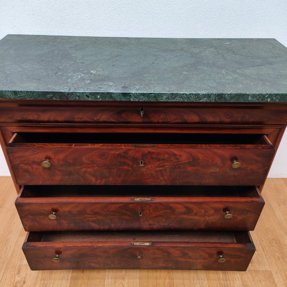 Image 1 of Antike Mahagoni-Kommode mit Marmorplatte