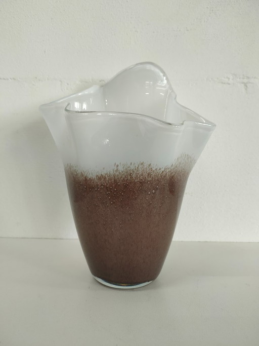 Fazzaletto Vase Verre blanc laiteux avec structure marron