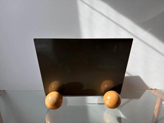 Image 1 of metalen (chroom/inox) tijdschriftenrek (houder) met houten bolvoeten