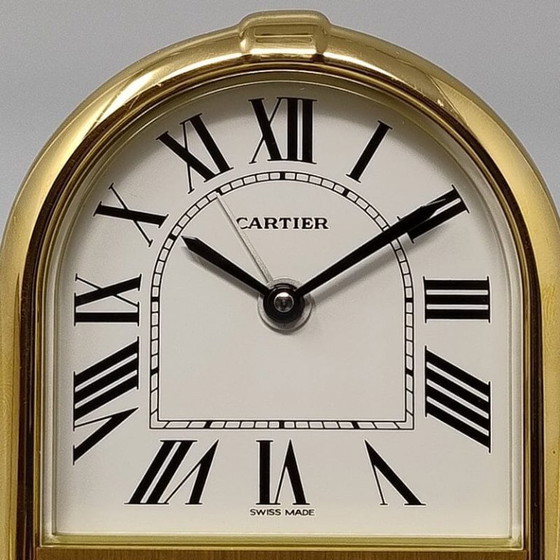 Image 1 of Cartier "Romane" reis- en bureauwekker uit de jaren 80, verguld met 18 karaats goud, inclusief originele doos en papieren.