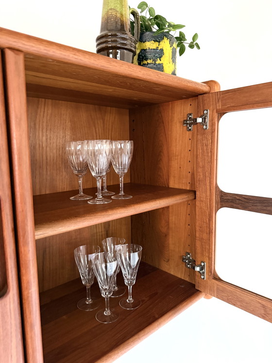 Image 1 of Vetrina vintage galleggiante in teak, Dyrlund '70