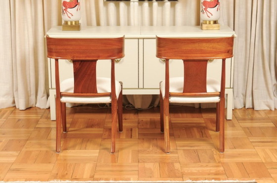 MacDougall 8 Klismos stoelen in walnoothout van Stewart – Glenn of California, Eetkamerstoelen, Textile, Wood (photo 4 of 5)