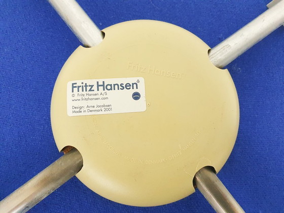 Image 1 of Set of 2 model 3207 dining chairs by Arne Jacobsen for Fritz Hansen, Denmark 2001