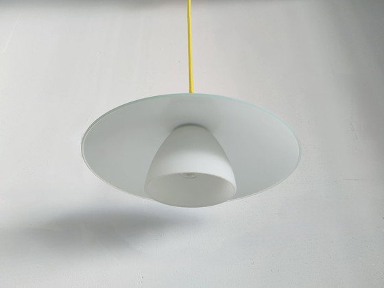 Image 1 of Vintage/Retro 'Nordic style' diffuus matwit glazen plafondlamp