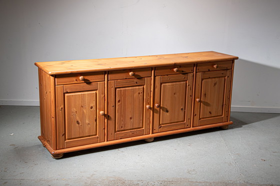 Image 1 of Deens grenen dressoir uit de jaren 1980