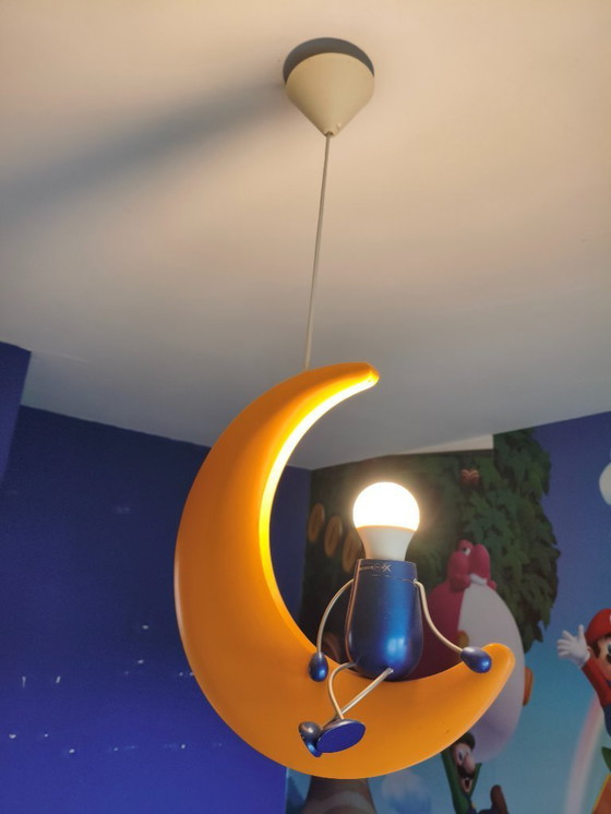 Image 1 of Lampadario retrò vintage per la cameretta di un bambino. Pupazzo di neve sulla luna