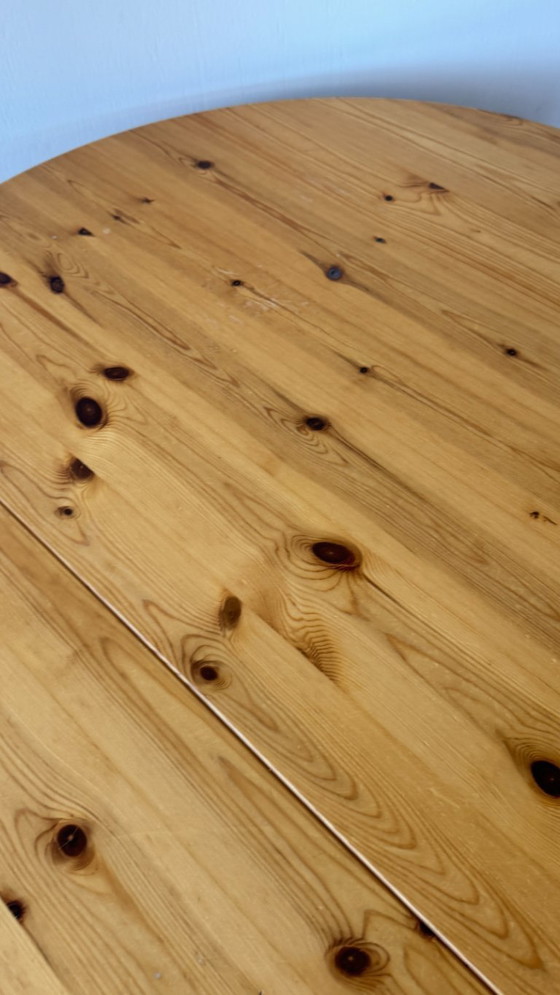 Image 1 of Oval pine extendable table.