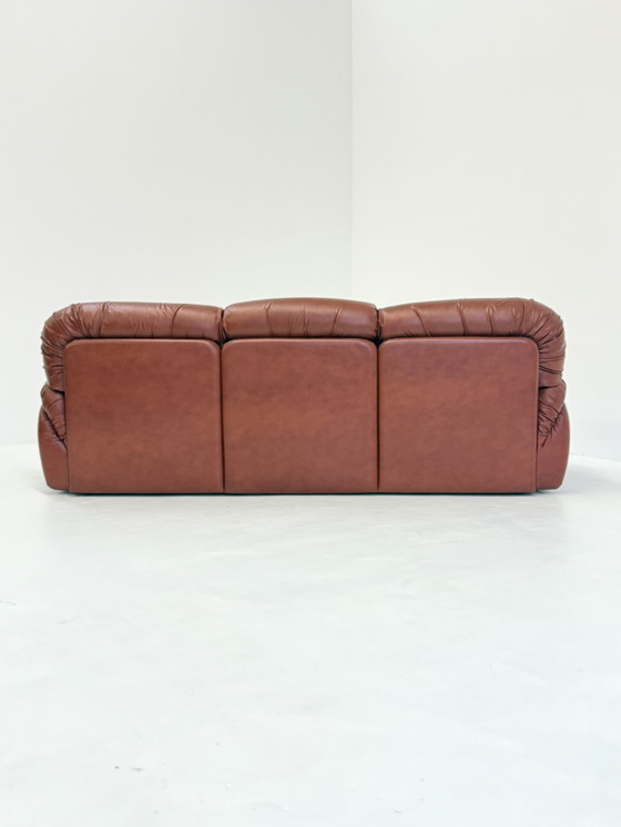 Image 1 of Divano di design vintage di Poltrona in pelle Skai