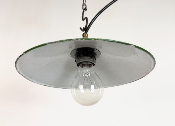 Image 1 of Industriële groene emaille lamp, jaren 1950