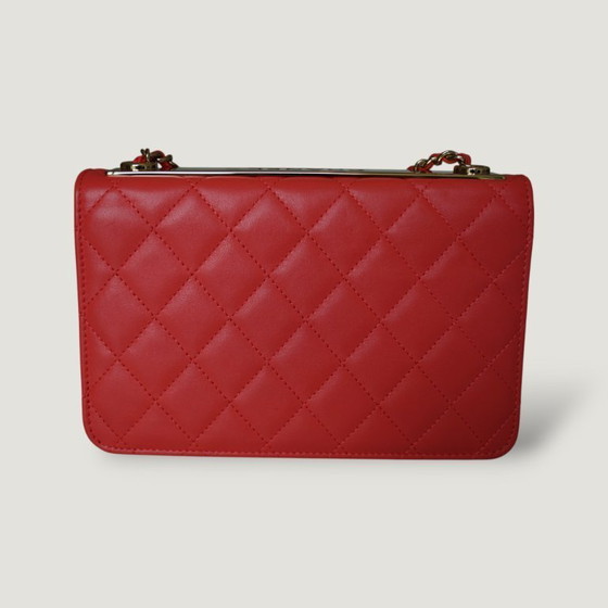 Image 1 of PORTEFEUILLE CHANEL À CHAÎNE TENDANCE