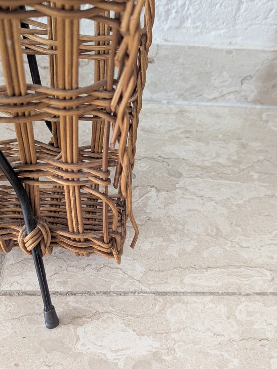 Image 1 of Vintage MCM 50s 60s Mid Century Zeitschriftenständer / Zeitungsständer Metall und Weide